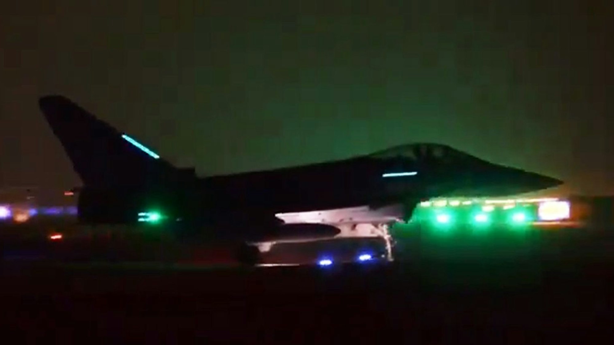 Ein Eurofighter der deutschen Luftwaffe startet am Stützpunkt in Neuburg an der Donau. Ein Flugzeug hatte einen Großalarm über Deutschland ausgelöst, weil der Pilot auf Funkkontakt nicht reagierte.