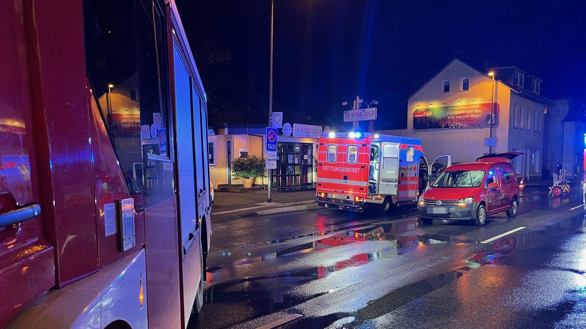 Schwerer Unfall vor der Hennefer Diskothek Schaukelkeller.
