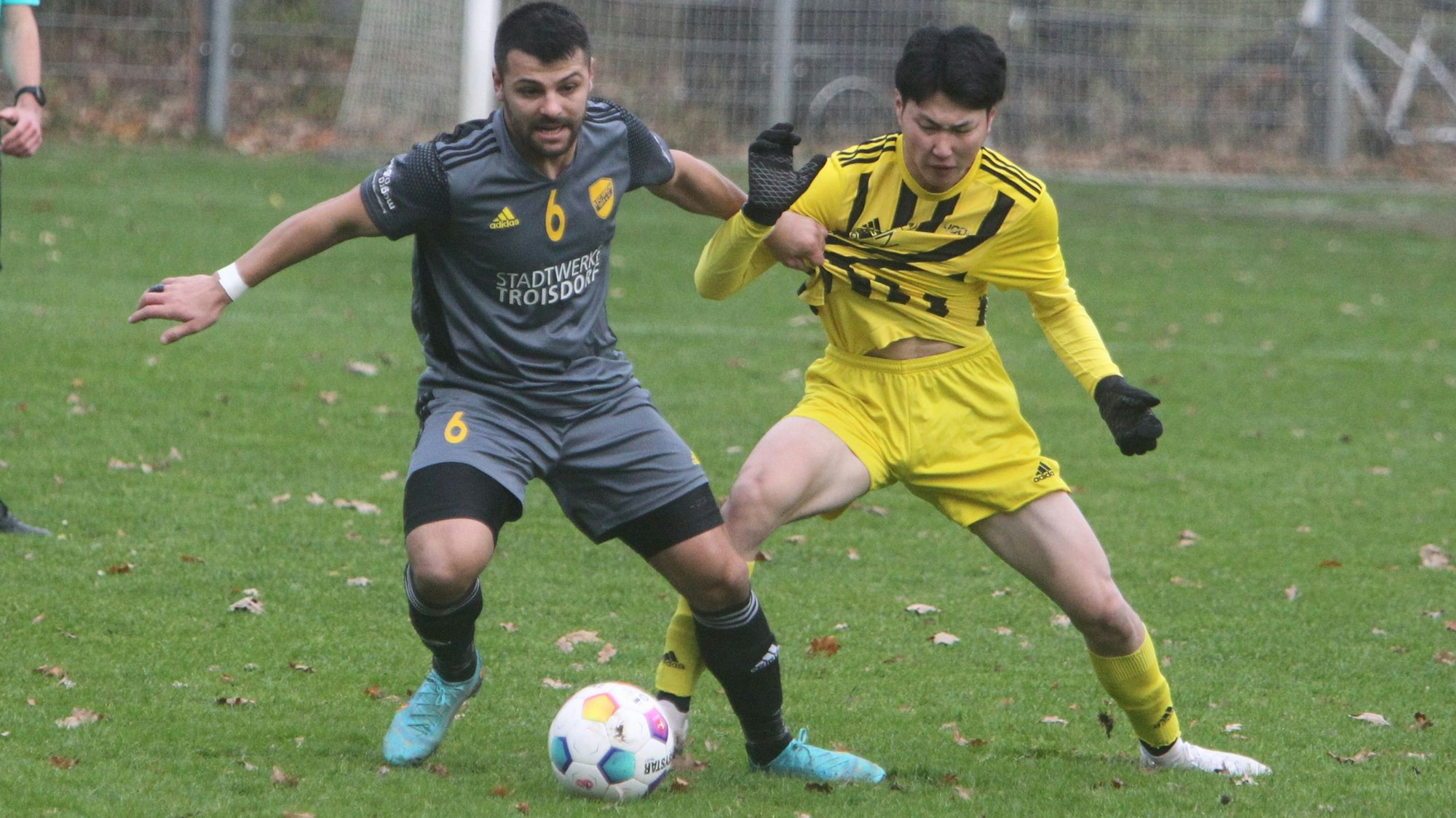 Amir Kukavica (links)