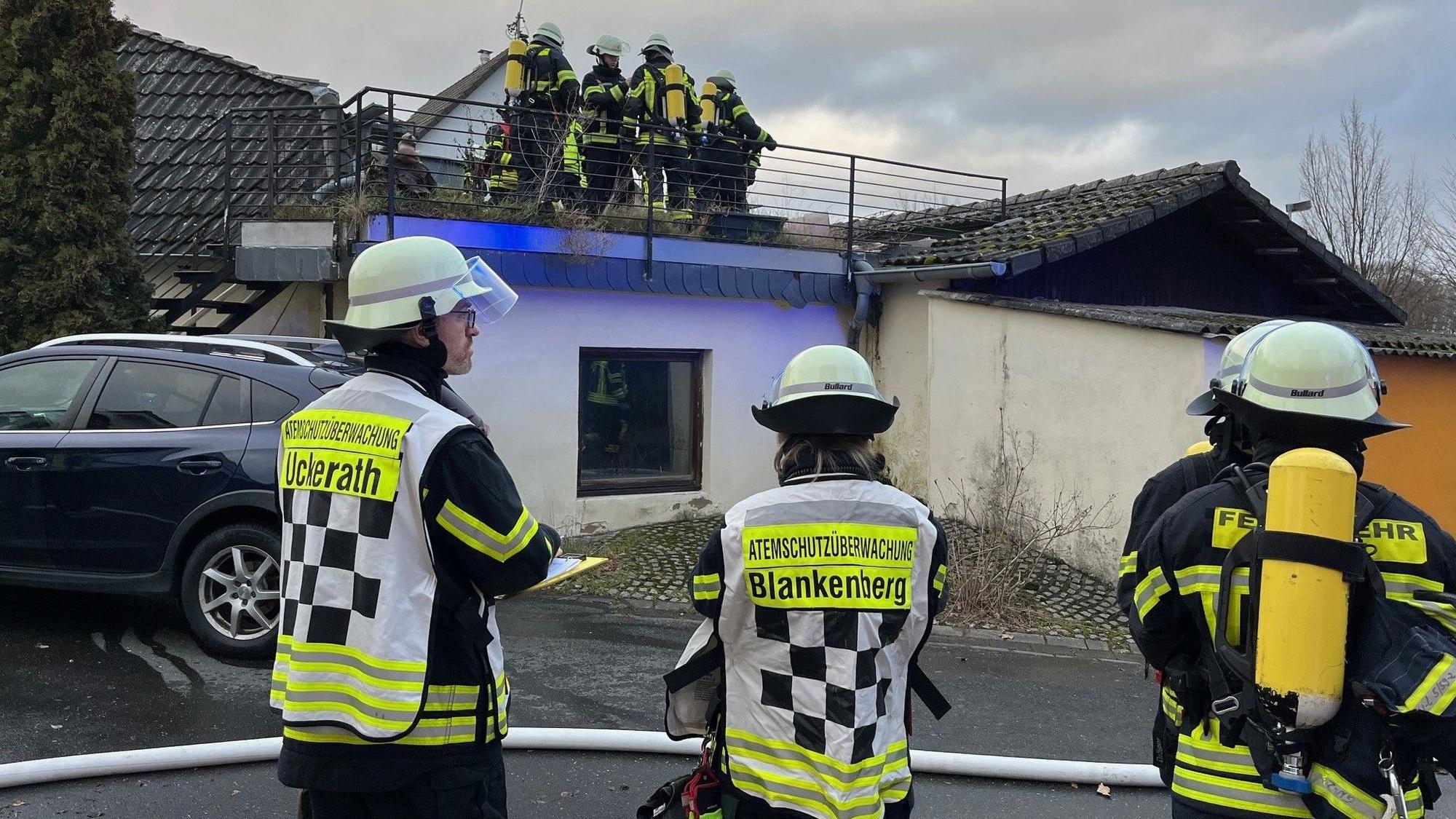 Feuerwehrleute aus Uckerath und Stadt Blankenberg waren im Einsatz.