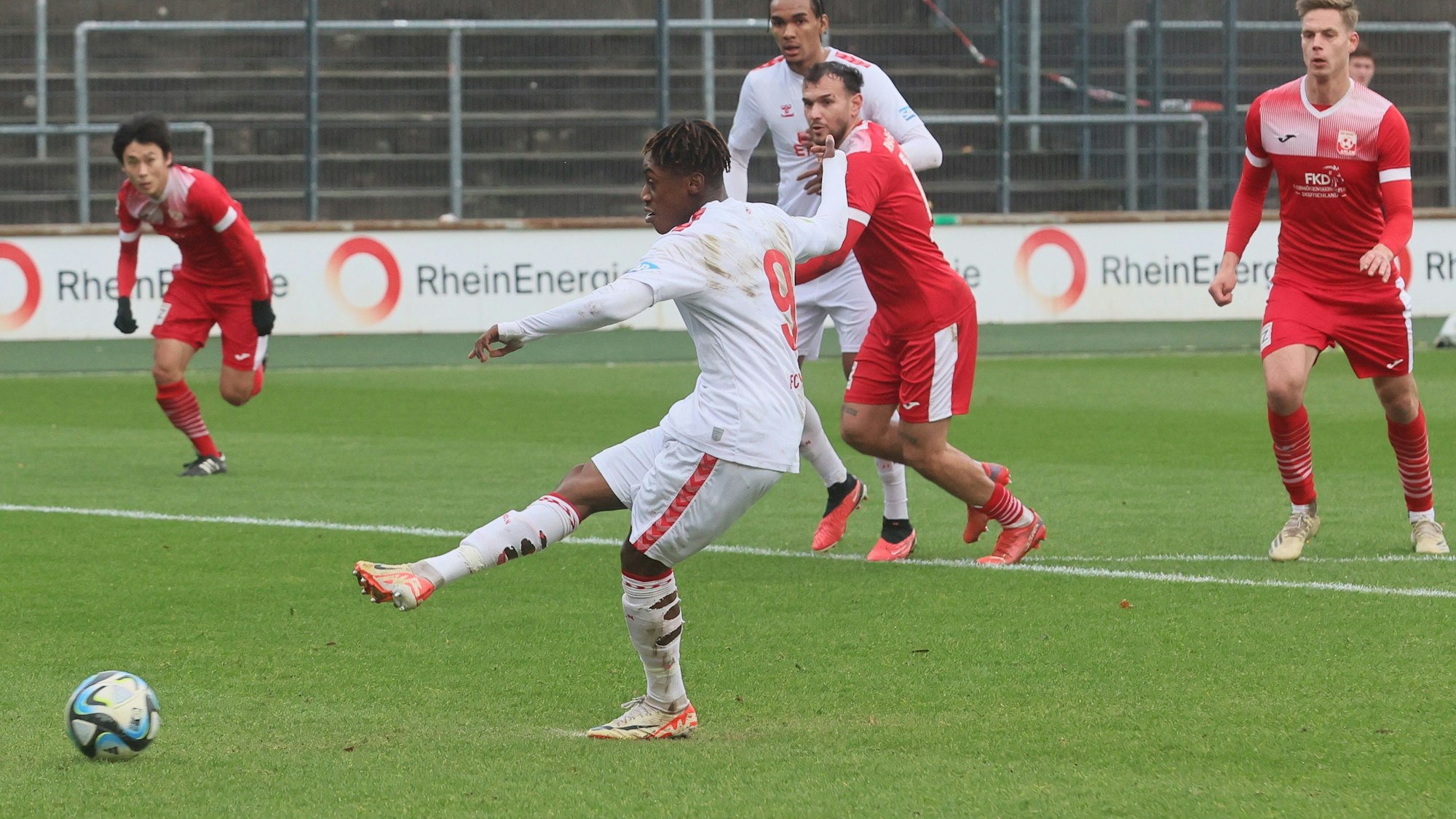 1. FC Köln Amateure (U21) vs. Rot-Weiss Ahlen, Regionalliga West, Saison 2023/24, Elfmeter nicht verwandelt: Justin Diehl (1. FC Köln), 07.10.2023, Bild: Herbert Bucco