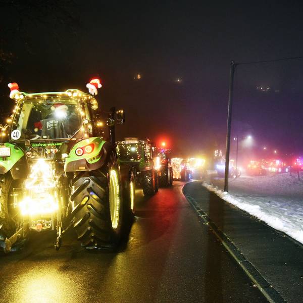 Farmers For Future Marienheide Illuminierte Treckerfahrt Ein Funken Hoffnung Bauern Lichterfahrt ab Winkel