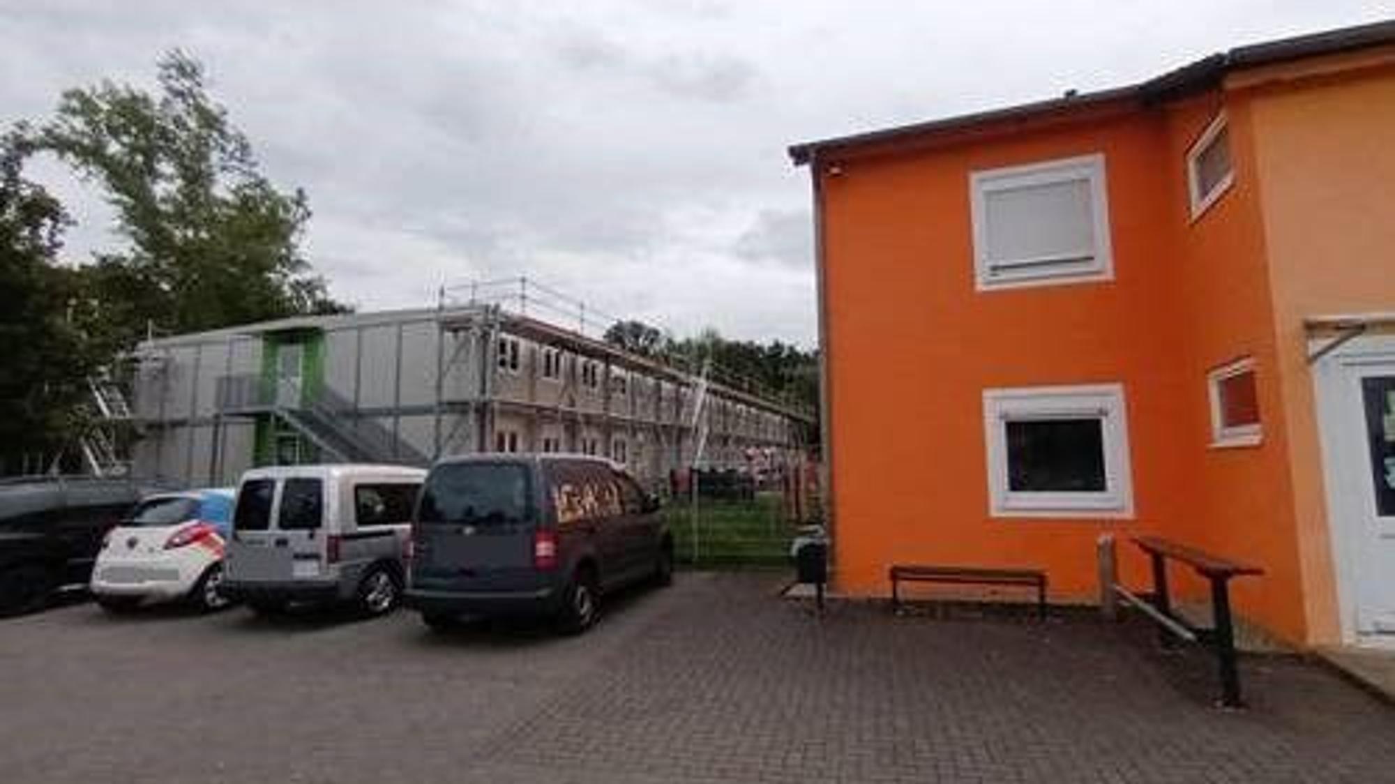 Container an der städtischen Notunterkunft in Lohmar.