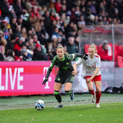 Google Pixel Frauen-Bundesliga 2023-2024, 1. FC Köln - VFL Wolfsburg Lynn Wilms WOB, 2 wird gehalten Köln Franz-Kremer-Stadion Nordrhein-Westfalen Deutschland *** Google Pixel Womens Bundesliga 2023 2024, 1 FC Köln VFL Wolfsburg Lynn Wilms WOB, 2 will be held Cologne Franz Kremer Stadium North Rhine-Westphalia Germany