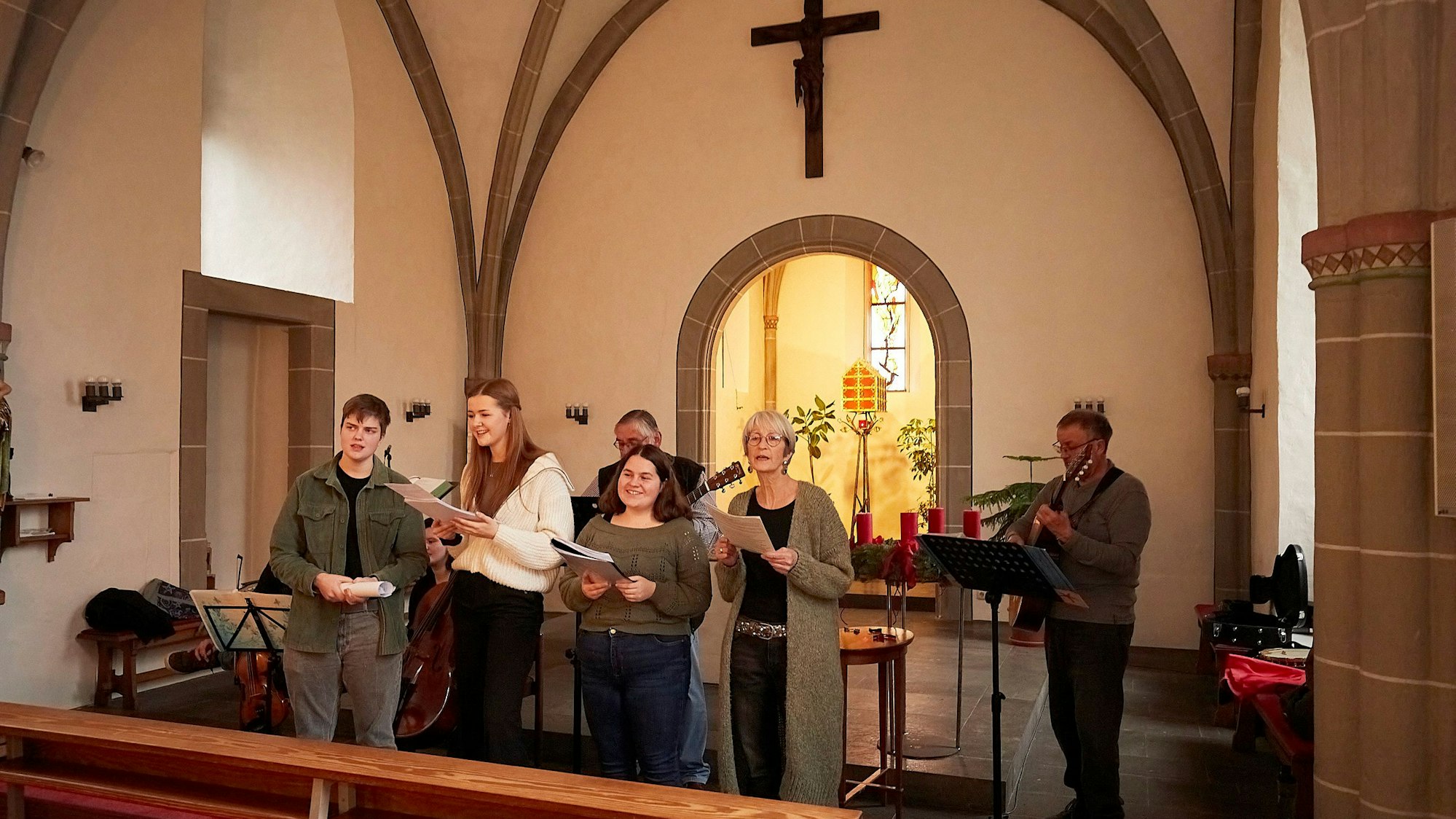 In der Hauskapelle in Steinfeld spielte die Folk-AG des Hermann-Josef-Kollegs.