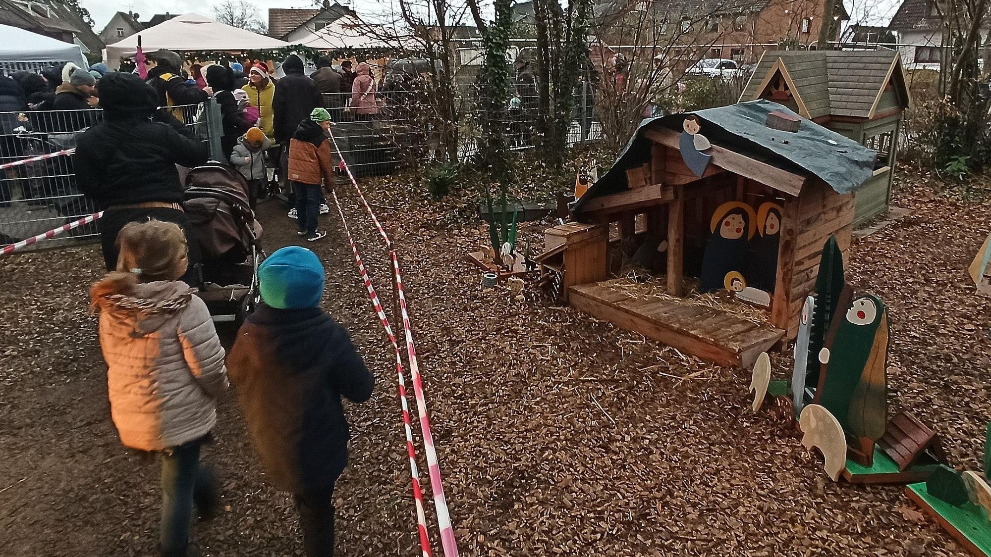 Zum Weihnachtsmarkt in Heimerzheim gehörte diese Krippe