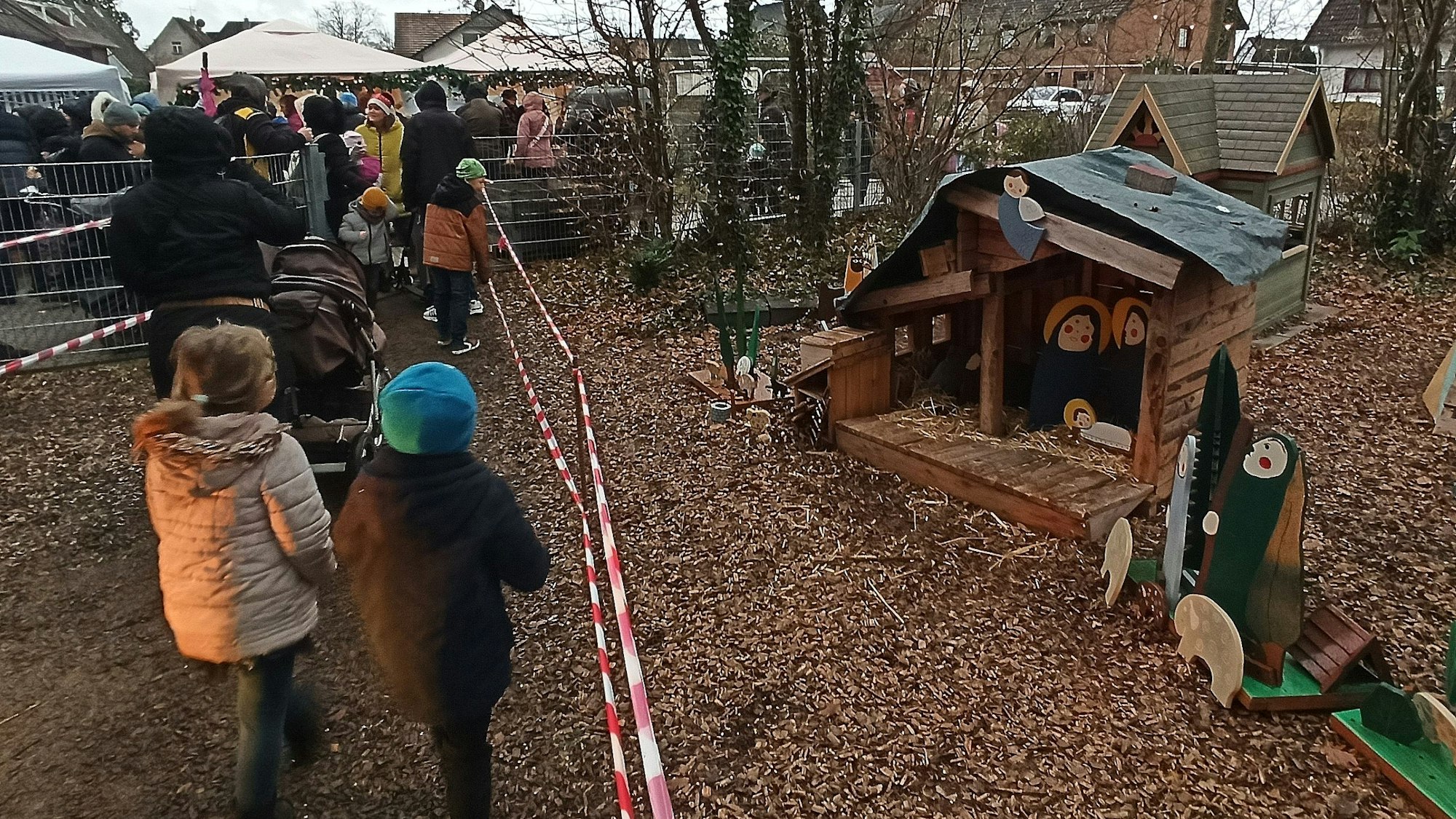 Zum Weihnachtsmarkt in Heimerzheim gehörte diese Krippe