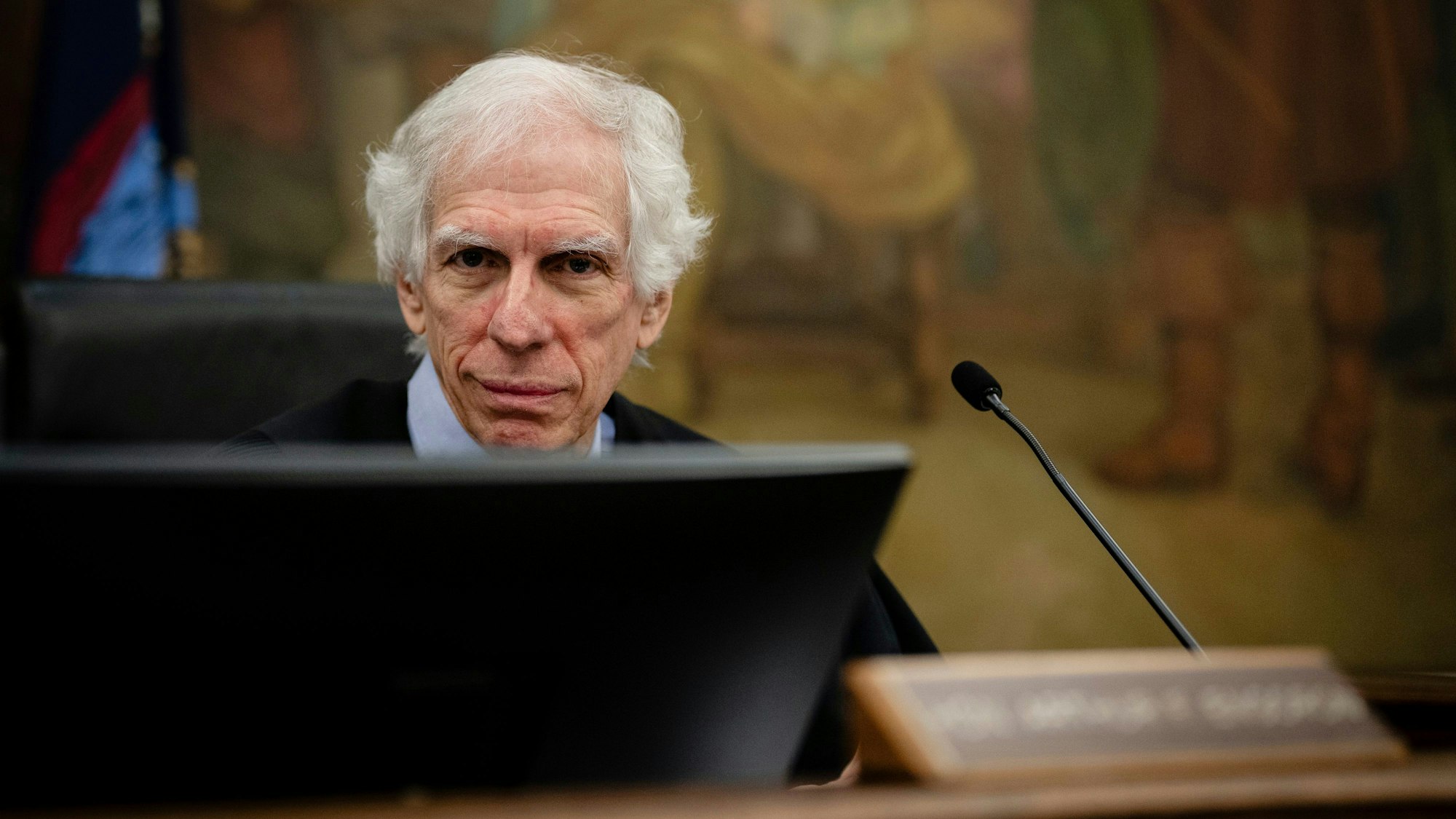 Richter Arthur Engoron hat den Vorsitz bei der Aussage von Donald Trump Jr., Sohn des ehemaligen US-Präsidenten, vor dem New York Supreme Court.