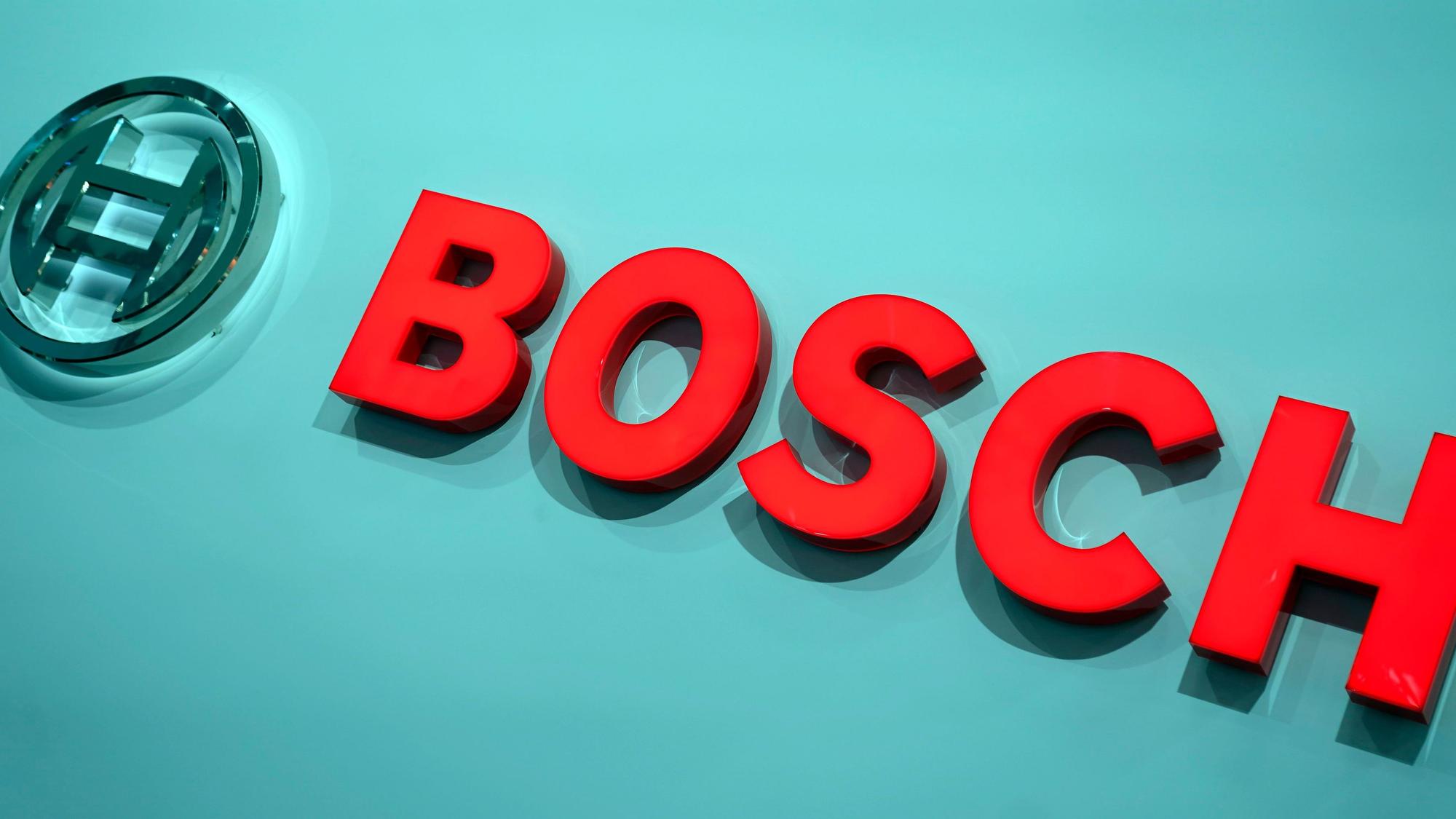 Firmenlogo von BOSCH, aufgenommen am Pressetag bei der Auto- und Verkehrsmesse IAA in der Messe München.