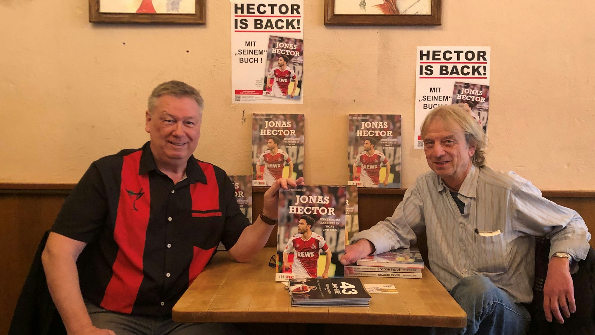 Ralf Friedrichs und Frank Steffan stellten das Buch über Jonas Hector vor