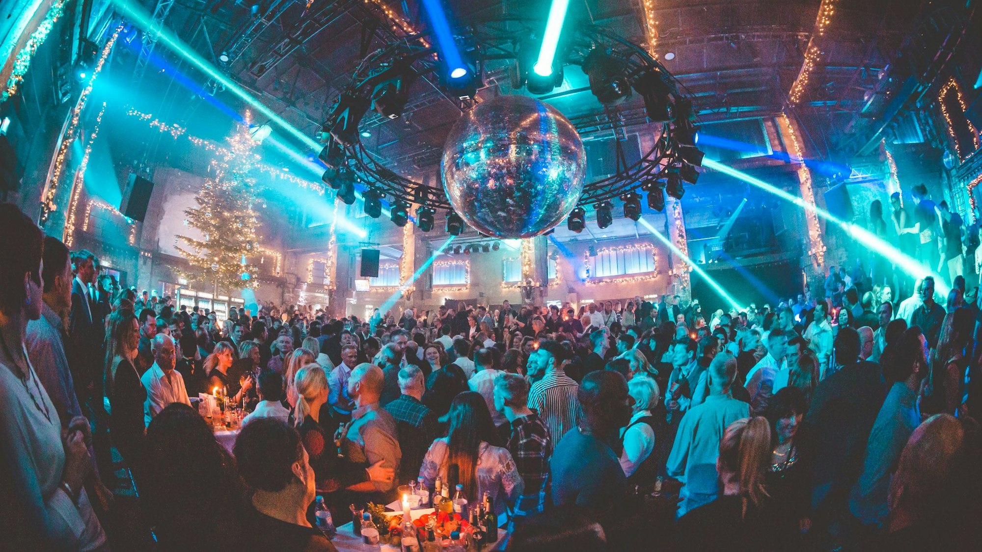 Heiligabend-Party in der Halle Tor 2