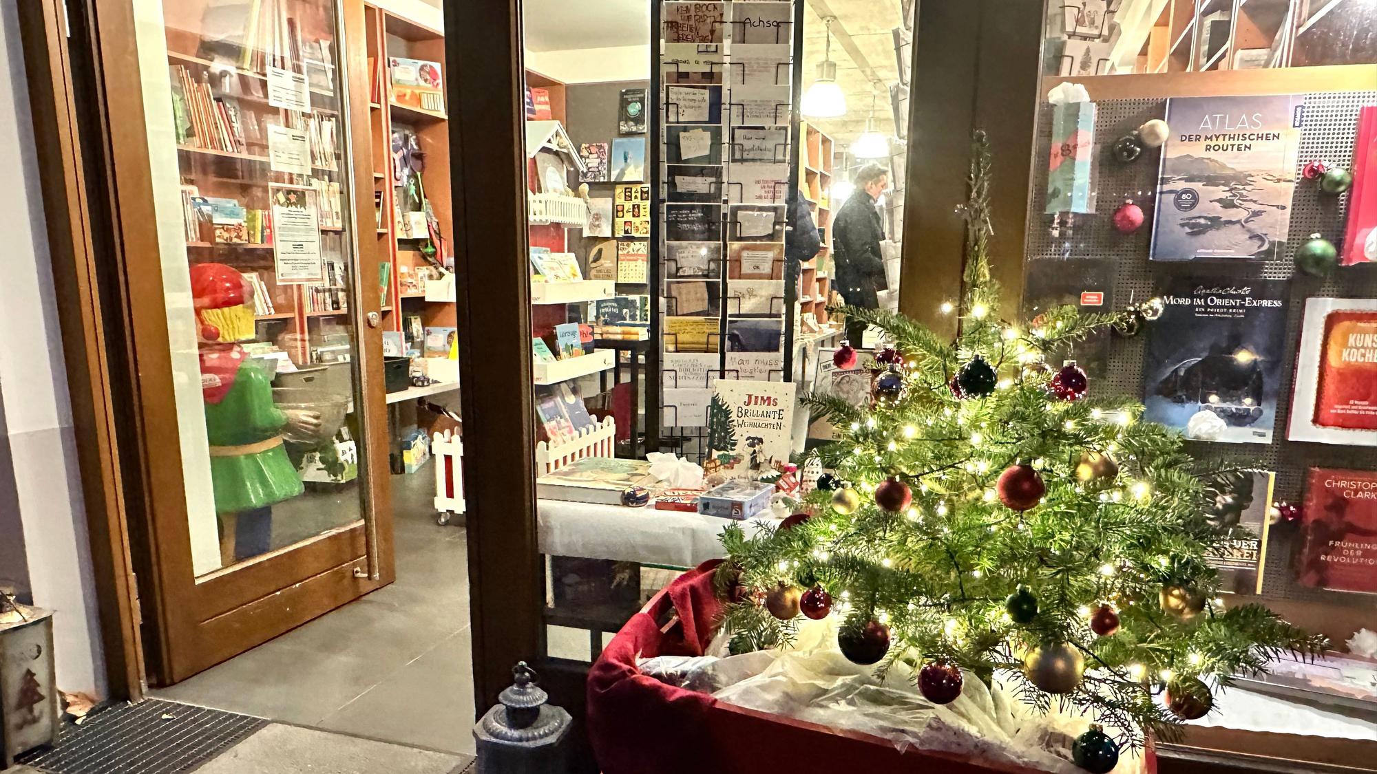 Außenansicht der Buchhandlung Falderstraße. Foto: Sandra Milden