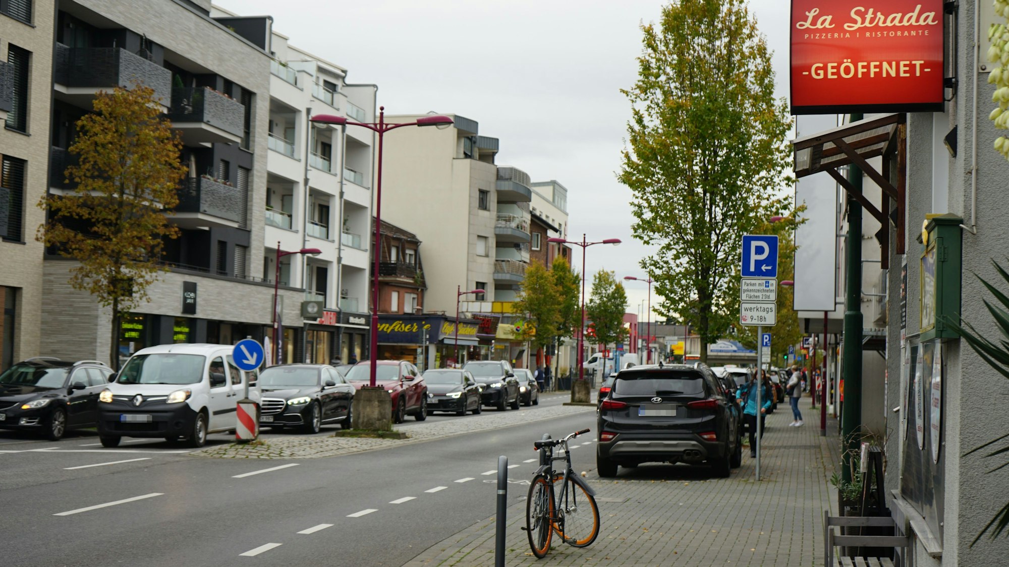 Die Kölner Straße in Sindorf.
