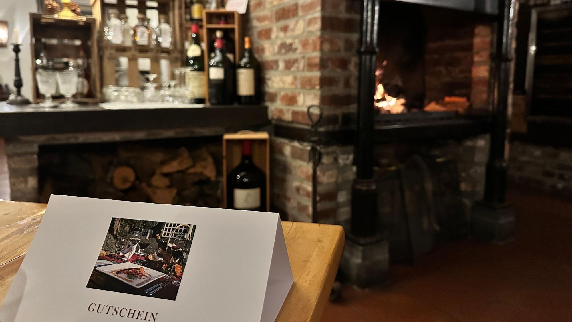 Gutschein, Kamin und Bar des Falder Hofs. Foto: Sandra Milden