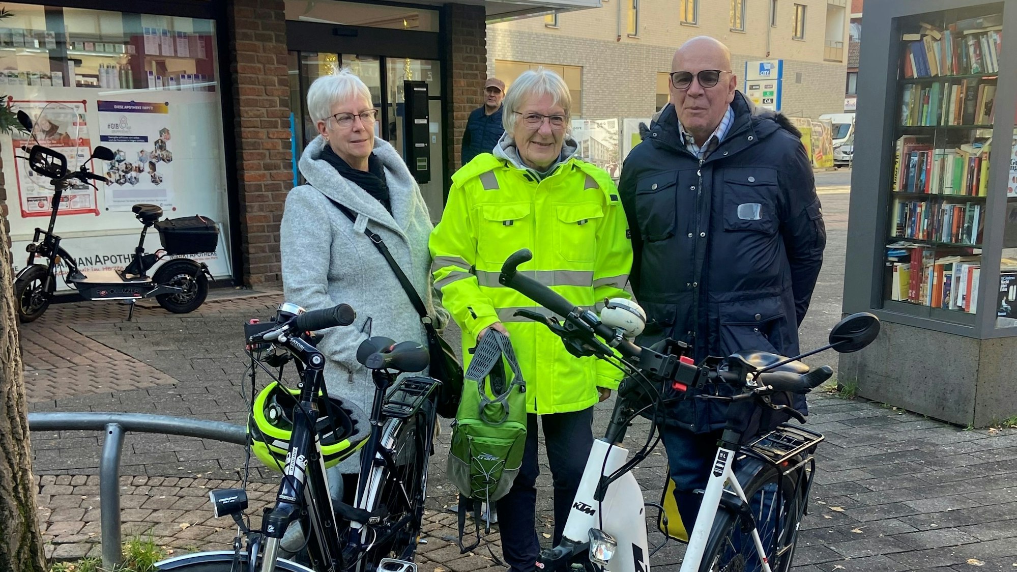 Ute Kaufmann, Borghilt Ließem und Peter Apitz engagieren sich im ADFC für die Sicherheit von Radlern und bieten Freizeittouren an.