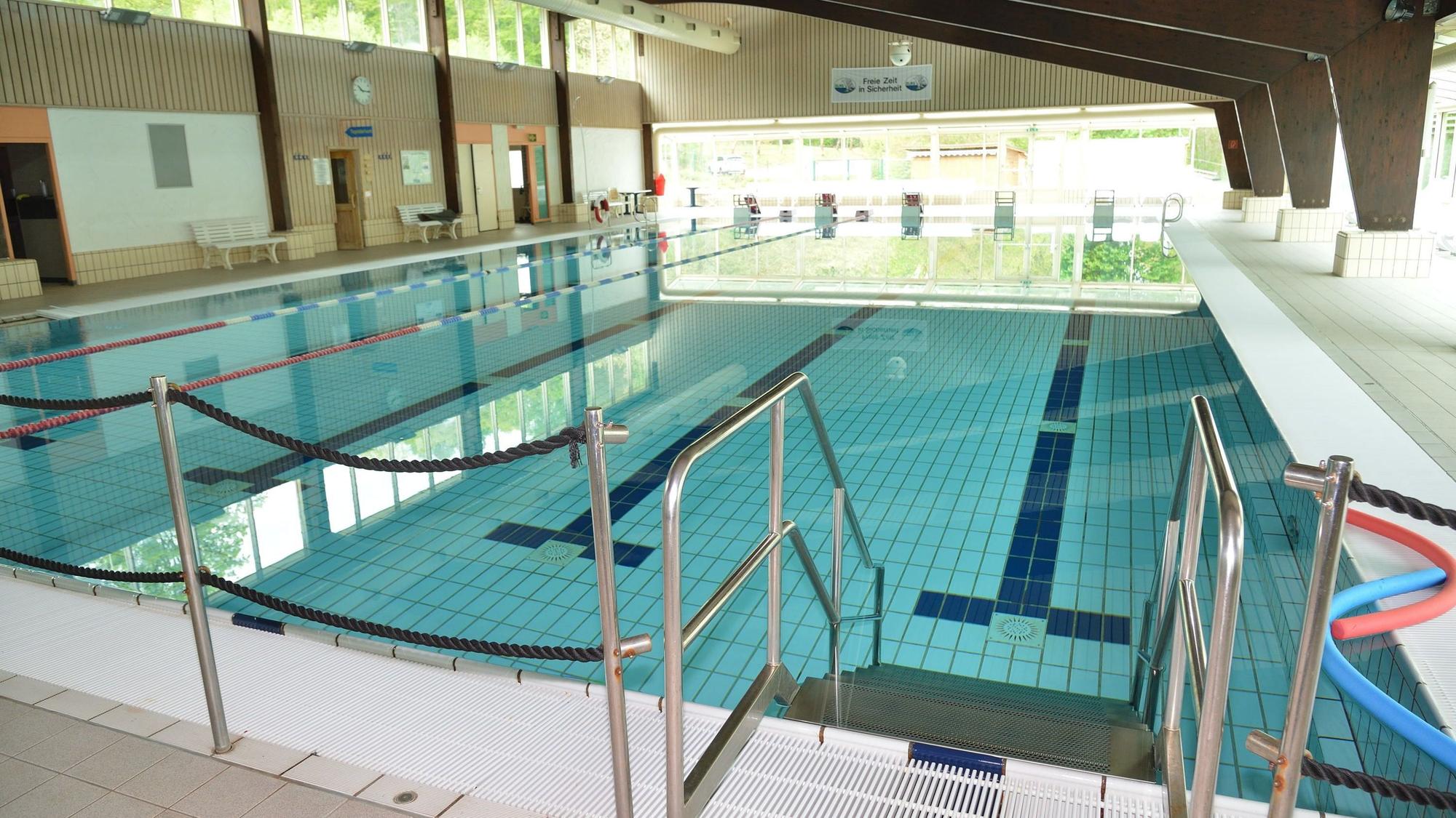 Das Foto zeigt das Hallenbad von Kürten
