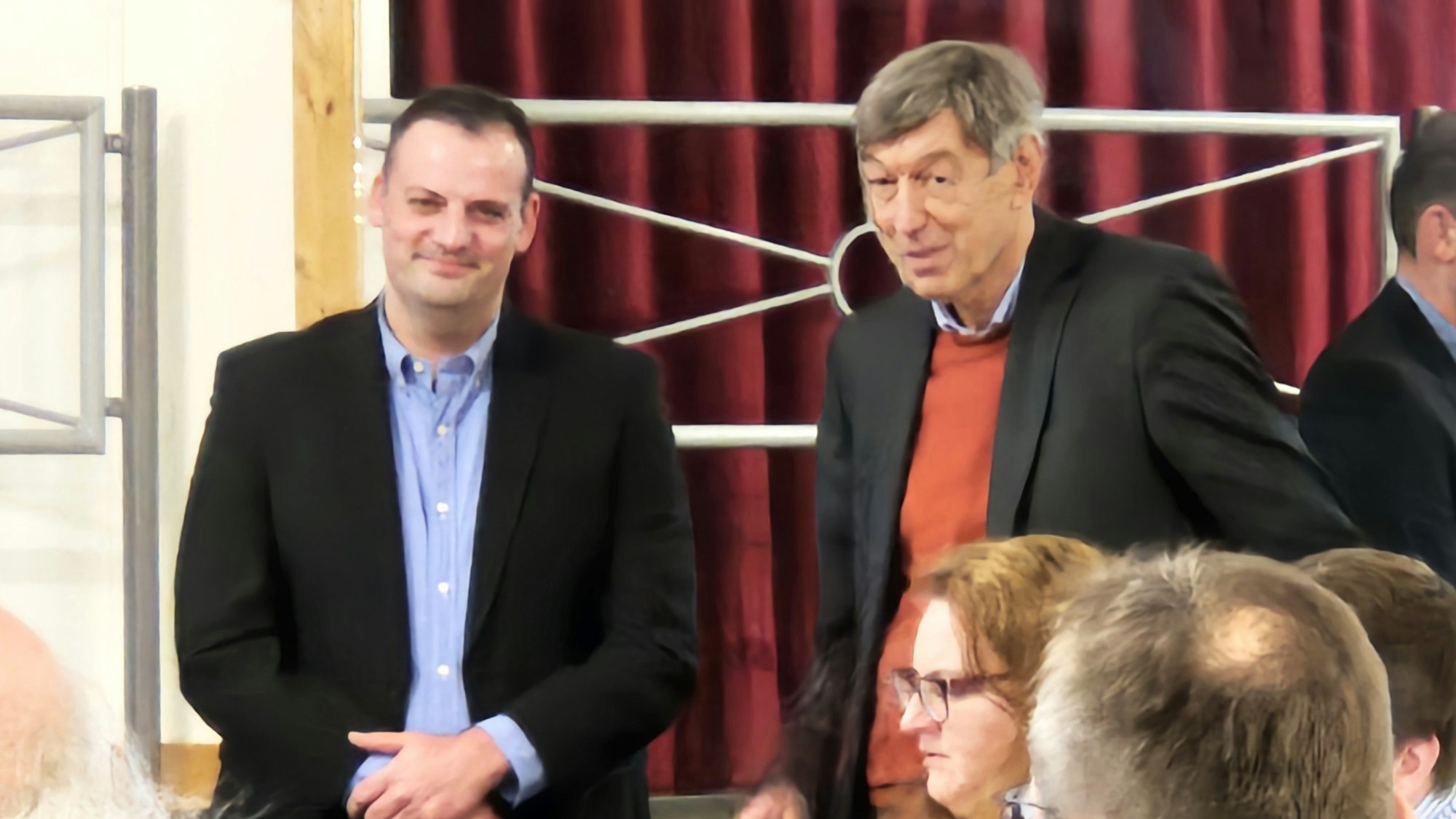 Auf dem Foto stehen Mirco Ilian und Eckhardt Thomas nebeneinander.