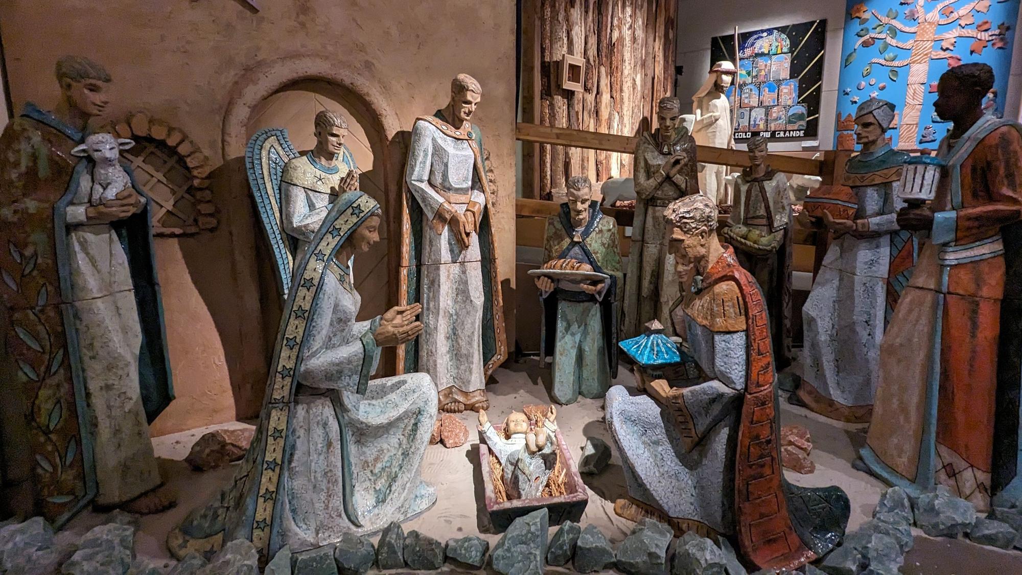 In der internationalen Krippenausstellung Krippana in Losheim an der deutsch-belgischen Grenze sind auch nahezu lebensgroße Krippenfiguren zu sehen.