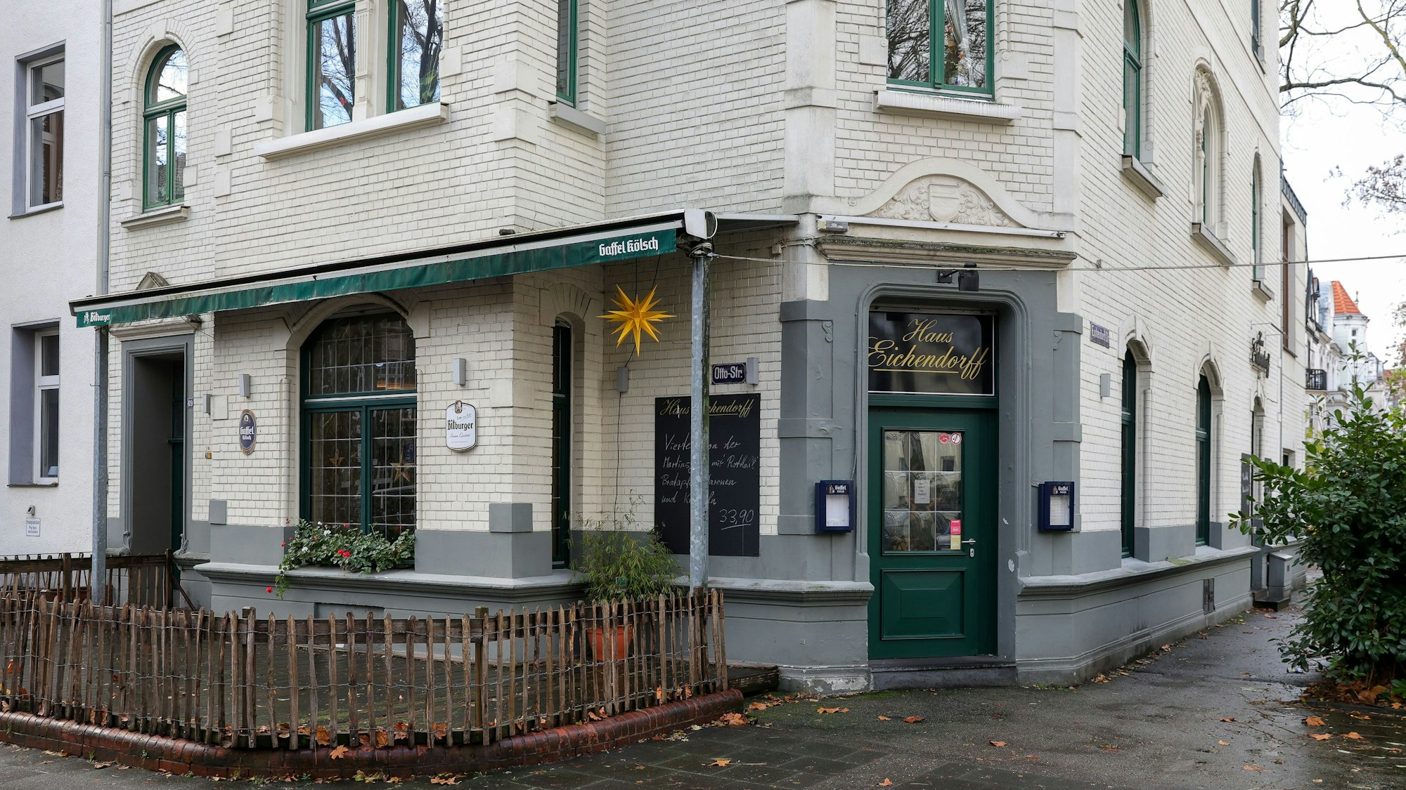 Weißes Eckhaus: Das Restaurant „Haus Eichendorff“ in Neu Ehrenfeld.