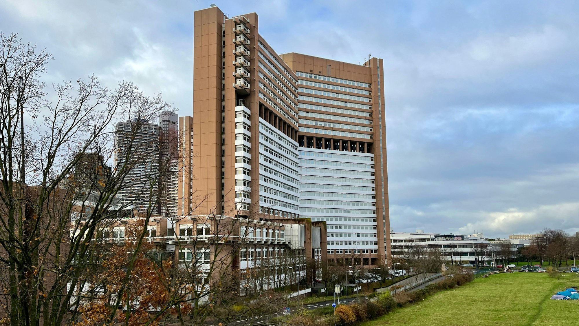 Blick von Süden auf das Kölner Landgericht