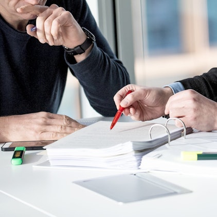 Wer merkt, dass er seine Verbindlichkeiten nicht mehr bedienen kann, sollte sich Hilfe holen.