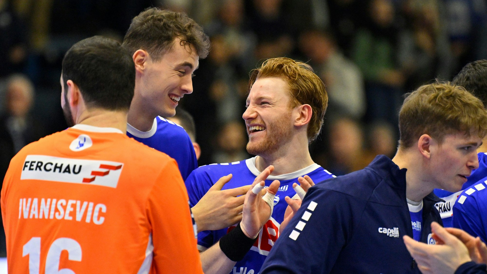 Tom Kiesler freut sich mit Moritz Köster.