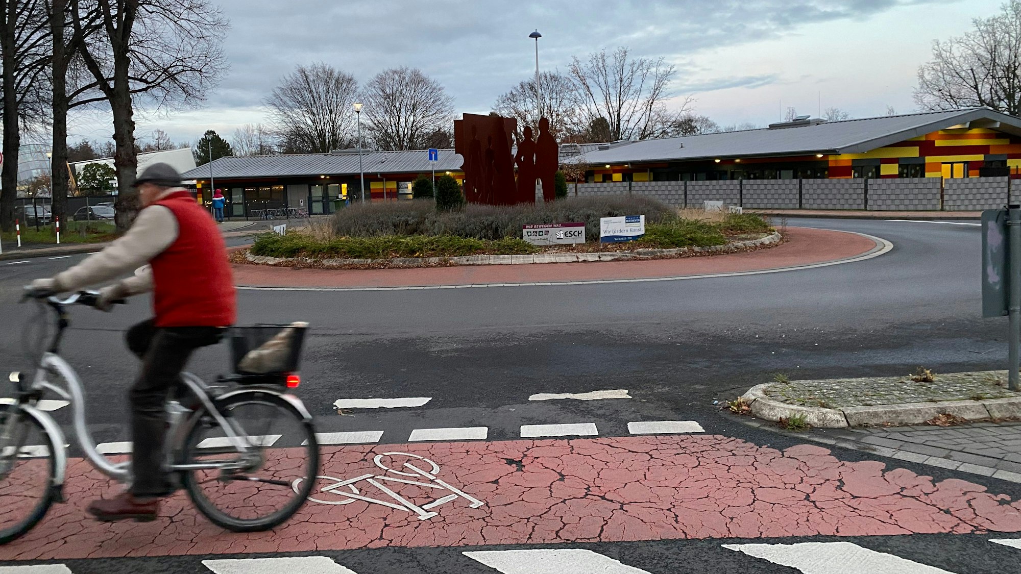 Der Kreisverkehr in Bornheim an der Bonner Straße Ecke Siefenfeldchen.
