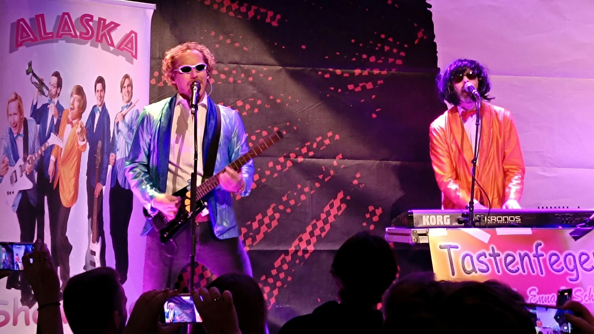 Kasalla als „Alaska Tanz- und Showband“