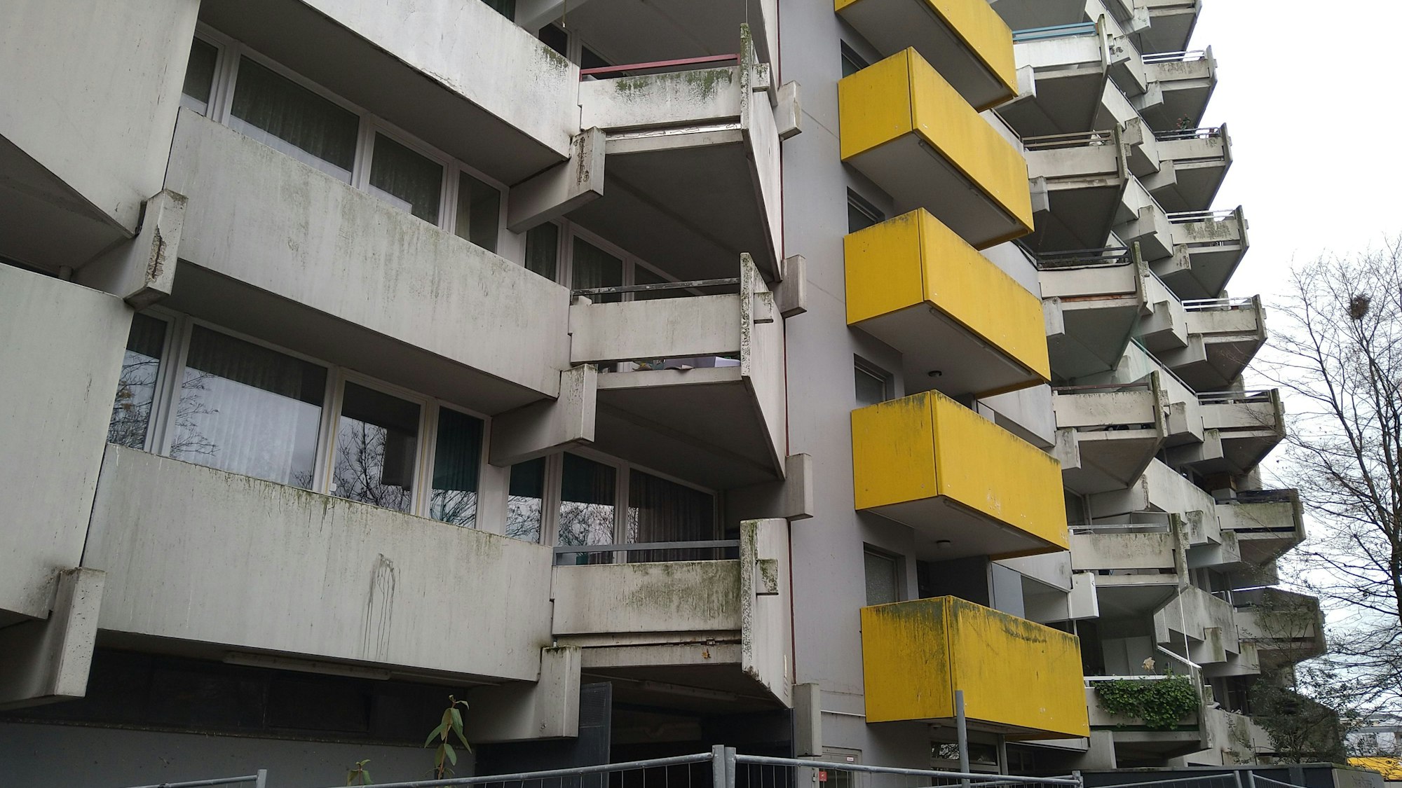 Die Vernachlässigung ist den betroffenen Häusern oft auch von außen anzusehen.