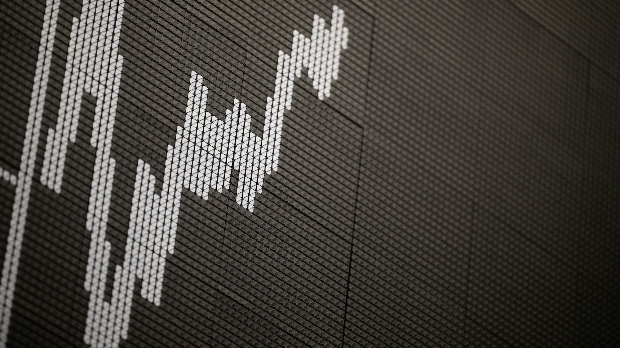 Der Verlauf des Dax wird kurz nach Handelsstart auf der Anzeigetafel in der Frankfurter Börse angezeigt.