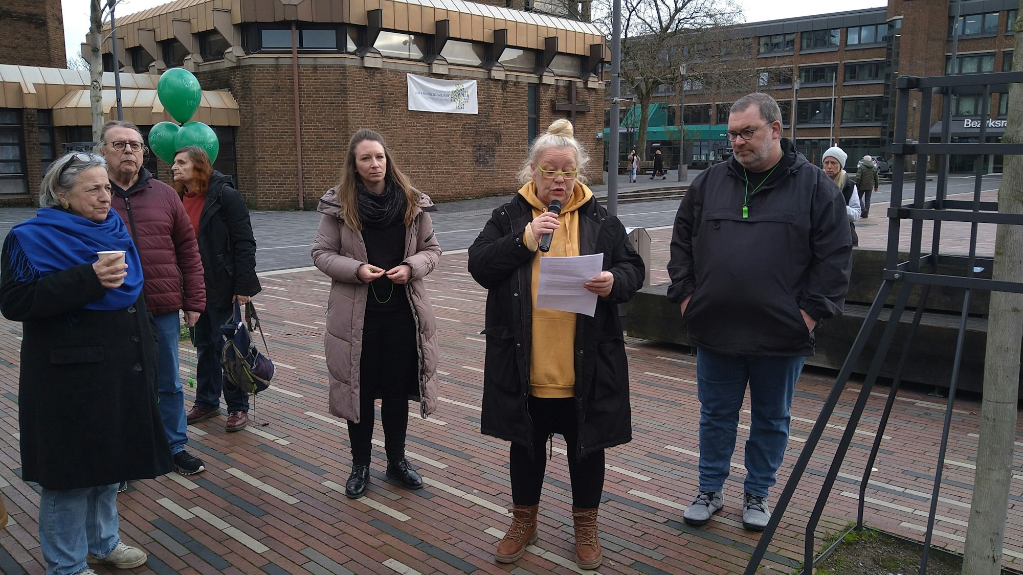 Michaela Zingen schilderte als Betroffene ihre Erfahrungen.