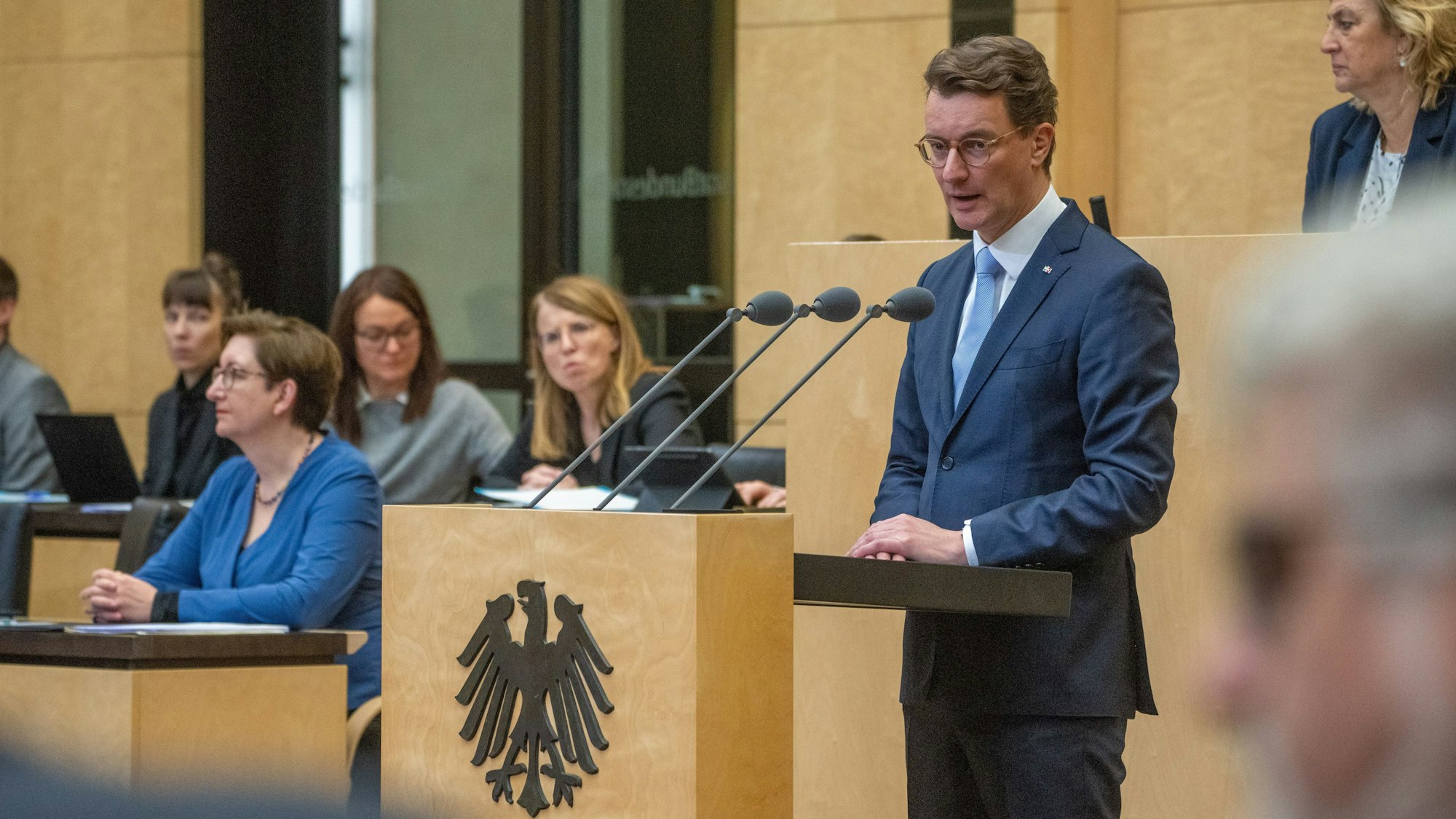Hendrik Wüst (CDU), Ministerpräsident von Nordrhein-Westfalen, spricht im Bundesrat.