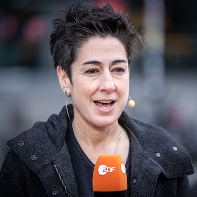 Moderatorin Dunja Hayali ist beim ZDF-"Morgenmagazin" vor Ort am Berliner Hauptbahnhof.