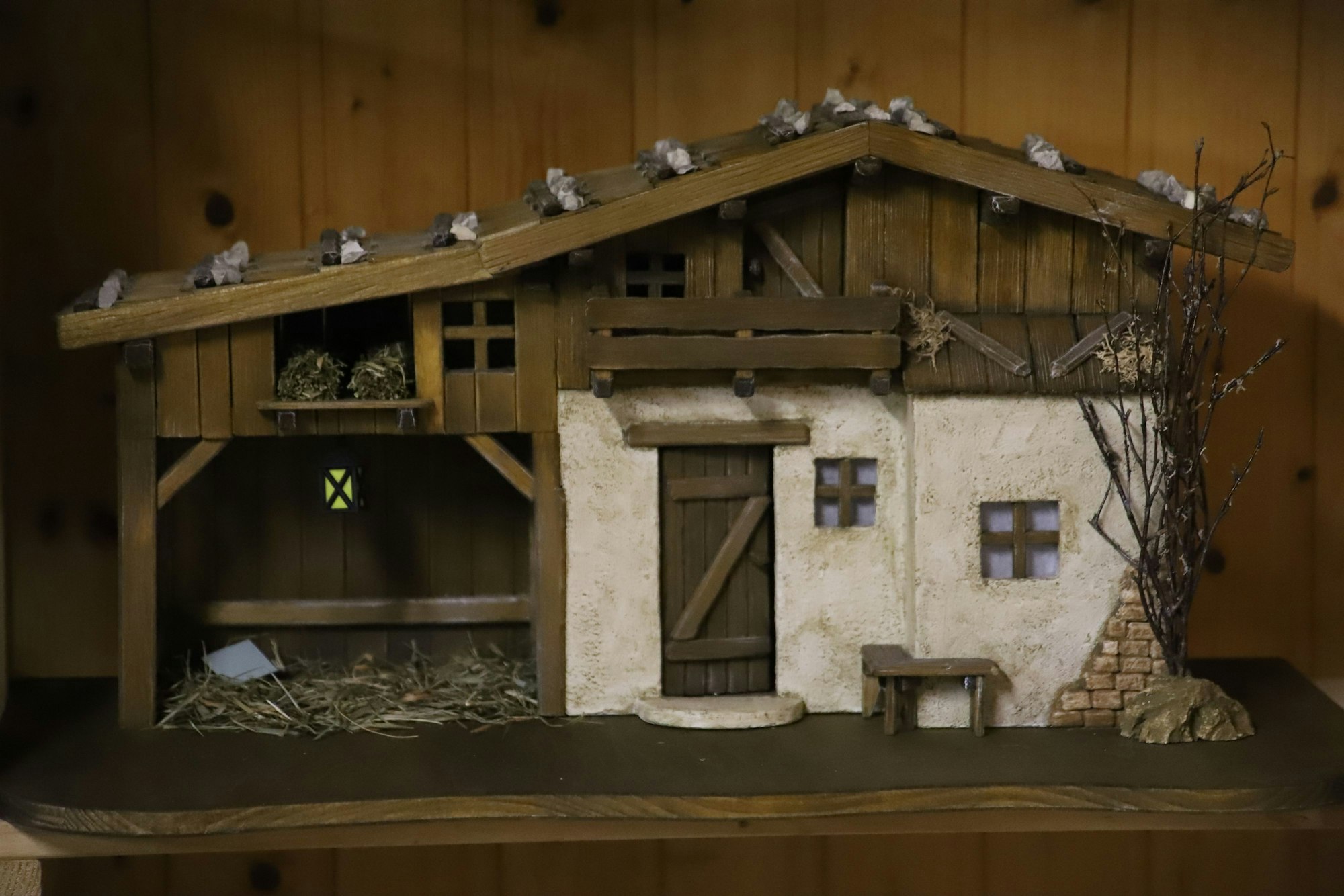 Neben den Orientkrippen hat der 84-Jährige unzählige alpenländische Modelle hergestellt, alles ausnahmslos Unikate.