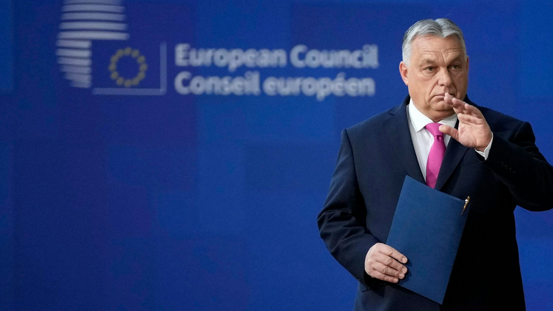 Viktor Orban, Ministerpräsident von Ungarn, trifft zum EU-Gipfel im Gebäude des Europäischen Rates ein.