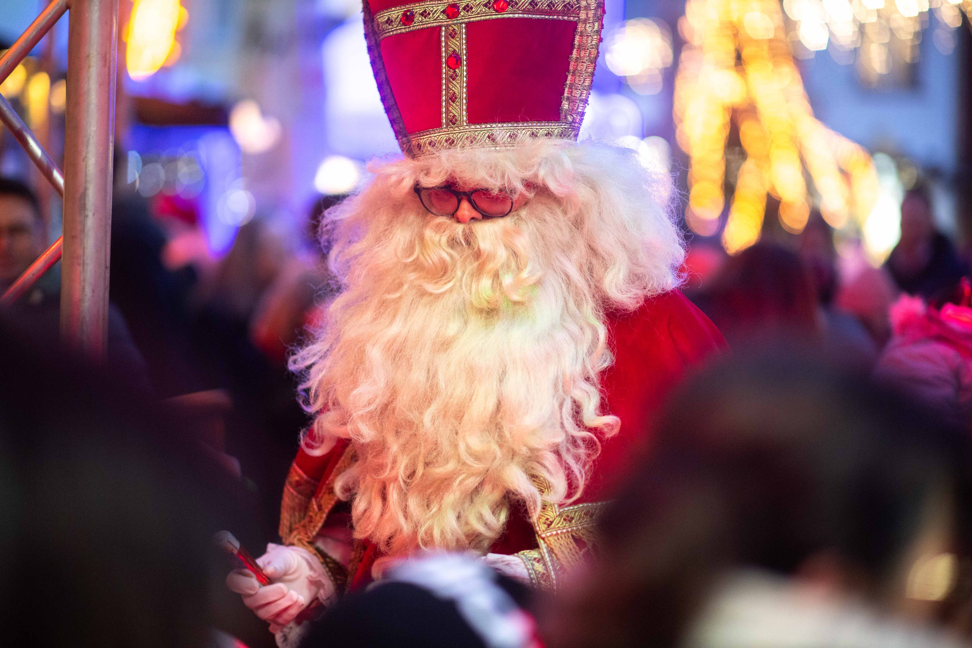 Das Bild zeigt den Nikolaus auf dem Alten Markt von Euskirchen.