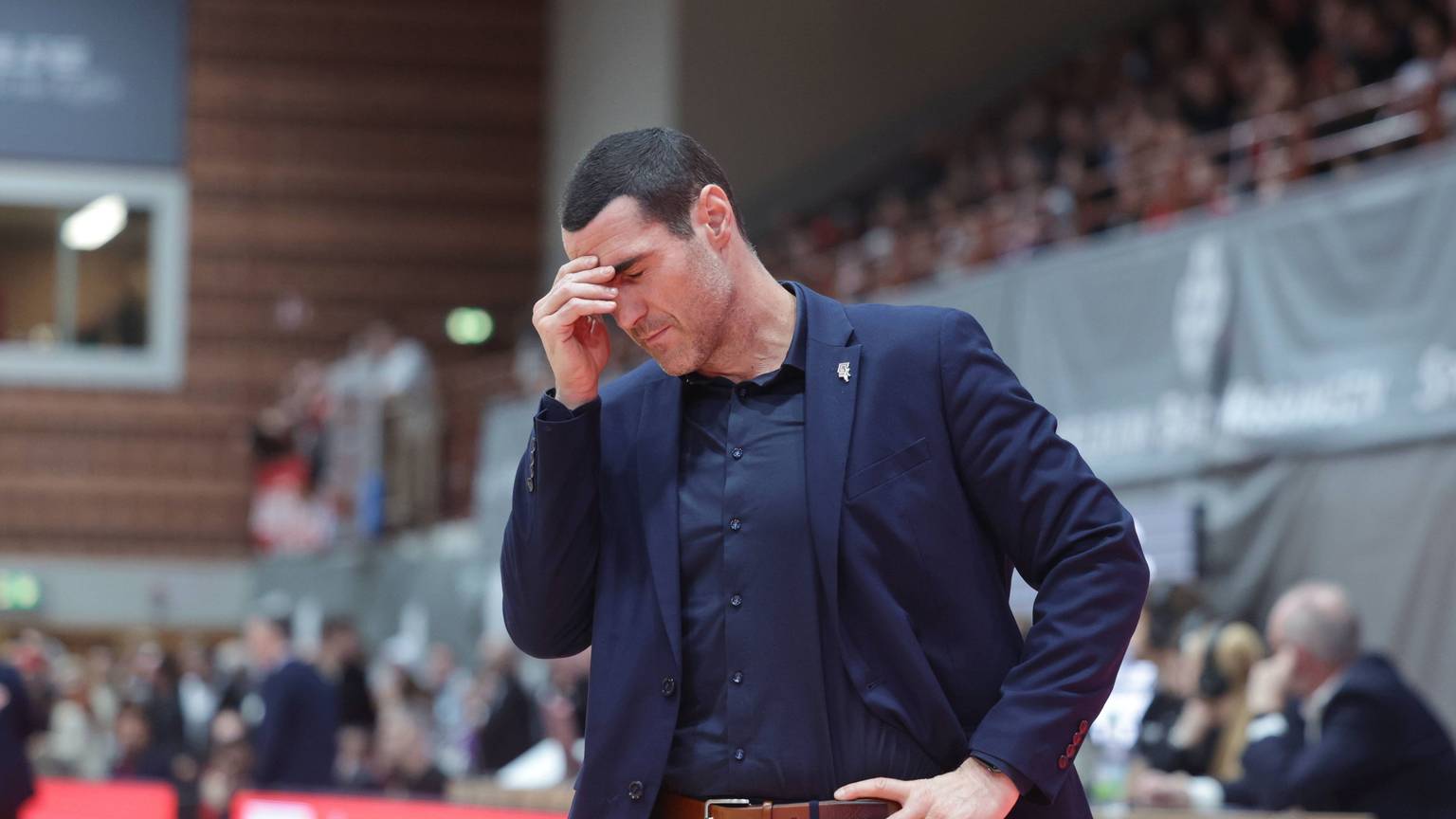 Baskets-Coach Roel Moors mochte bei manchen Szenen gar nicht mehr hinschauen.