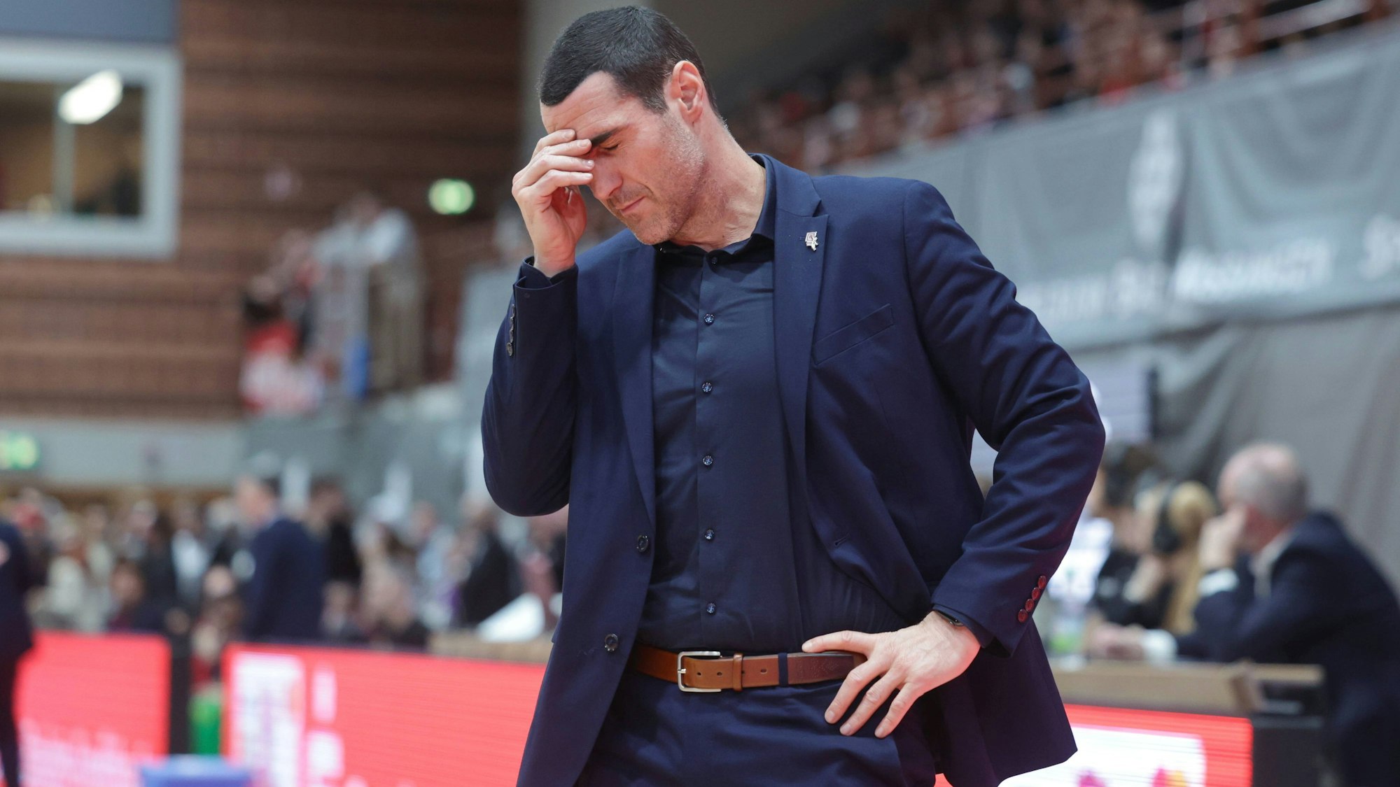 Baskets-Coach Roel Moors mochte bei manchen Szenen gar nicht mehr hinschauen.