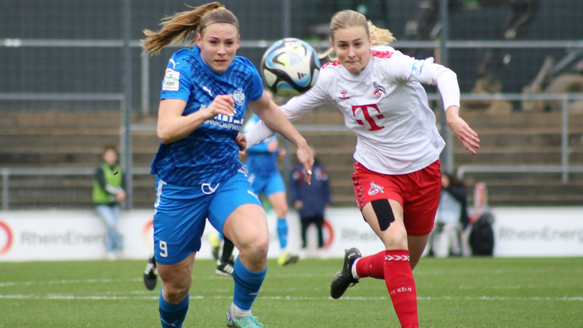 16.12.2023, xgrfx, Fussball 1.Bundesliga Damen, 1.FC Koeln - SGS Essen emspor, v.l. Ramona Meier SGS Essen, Sofie Vendelbo 1.FC Köln DFL/DFB REGULATIONS PROHIBIT ANY USE OF PHOTOGRAPHS as IMAGE SEQUENCES and/or QUASI-VIDEO Koeln *** 16 12 2023, xgrfx, Soccer 1 Bundesliga Women, 1 FC Koeln SGS Essen emspor, v l Ramona Meier SGS Essen , Sofie Vendelbo 1 FC Köln DFL DFB REGULATIONS PROHIBIT ANY USE OF PHOTOGRAPHS as IMAGE SEQUENCES and or QUASI VIDEO Koeln