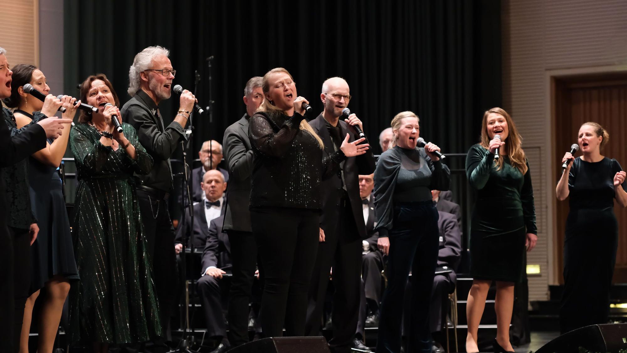 Das Vokalensemble AmaSing aus Dänemark singt beim Weihnachtskonzert des Deutz-Chores 2023