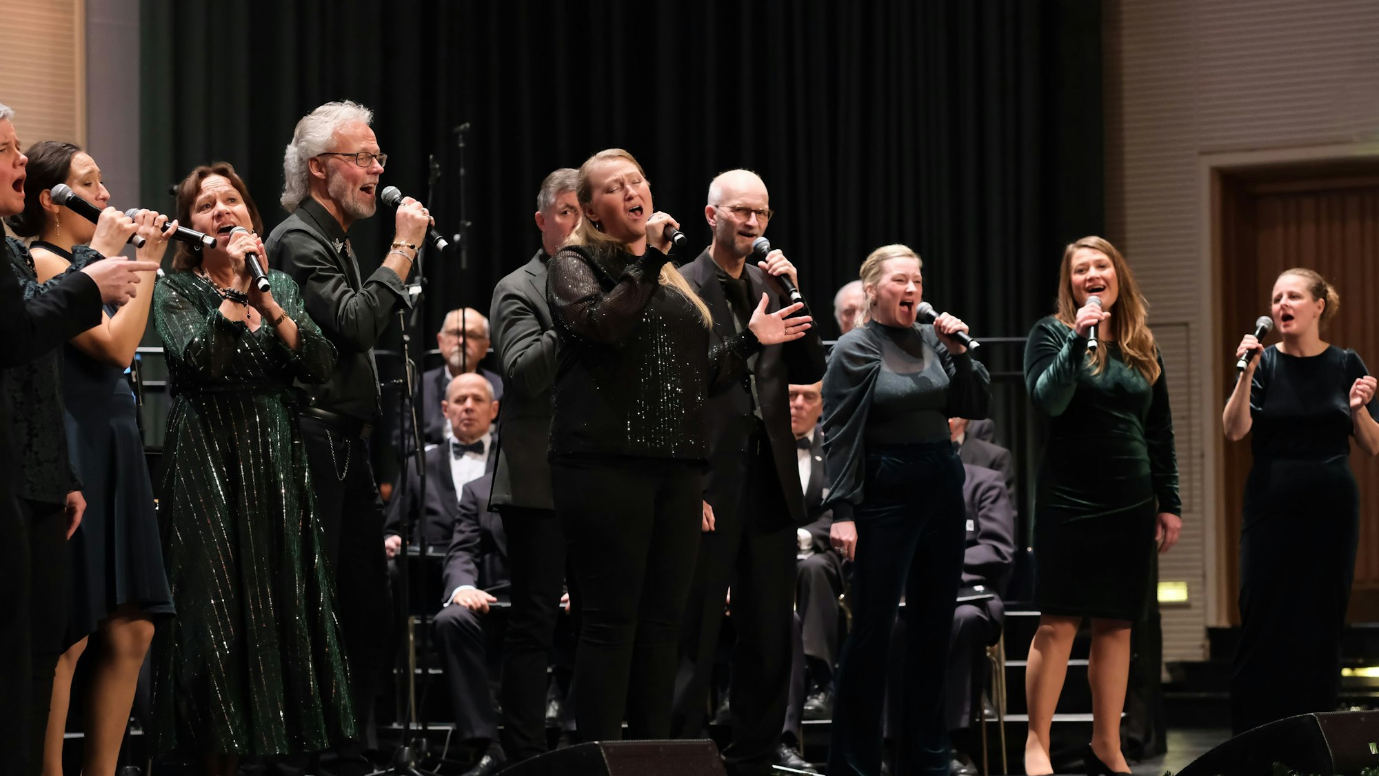 Das Vokalensemble AmaSing aus Dänemark singt beim Weihnachtskonzert des Deutz-Chores 2023