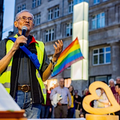 Der in Köln bekannte Pfarrer Franz Meurer beim Segnungsgottesdienst.