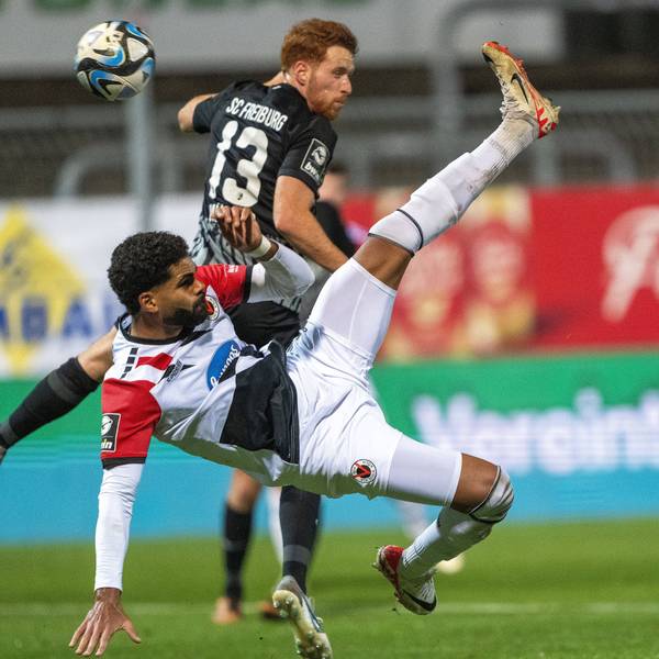 GER, 3. LIga, FC Viktoria Koeln vs. SC Freiburg II, 19. Spieltag, Saison 2023/24, / 17.12.2023, Sportpark Hoehenberg, Koeln, GER, 3. LIga, FC Viktoria Koeln vs. SC Freiburg II, 19. Spieltag, Saison 2023/24, Im Bild: Andre Becker FC Viktoria Koeln, 09 nutzt jede Chance Ball am Fuss Fallrückzieher Strafraum im Zweikampf, Duell, Dynamik, Aktion, Action, Spielszene *** GER, 3 LIga, FC Viktoria Koeln vs SC Freiburg II, 19 Matchday, Season 2023 24, 17 12 2023, Sportpark Hoehenberg, Koeln, GER, 3 LIga, FC Viktoria Koeln vs SC Freiburg II, 19 Matchday, Season 2023 24, In the picture Andre Becker FC Viktoria Koeln, 09 uses every chance Ball on foot Fallrückzieher Penalty area in duel, Duel, Dynamics, Action, Action, Game scene nordphotoxGmbHxx/xDenkinger nph00015