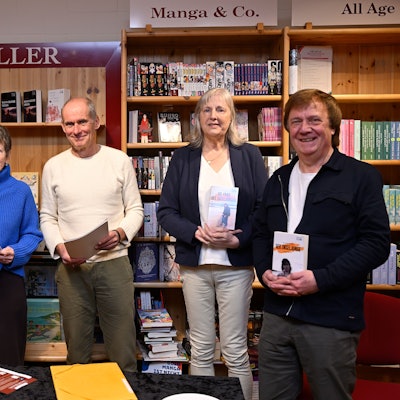 In der Buchhandlung Bücken lasen Walter Herzog, Marianne Tieves, Matthias Speck, Petra Werner und Alexander Malzahn (v.l.) aus ihren Werken.