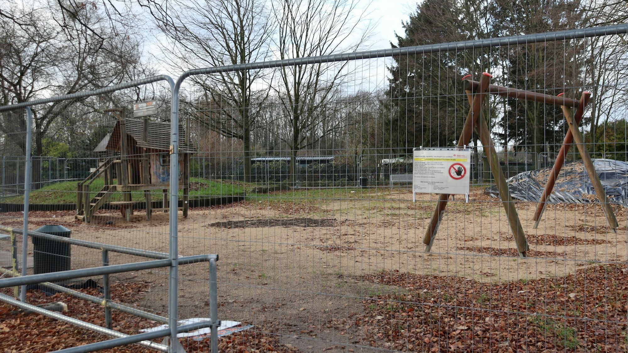 Der gesperrte Spielplatz wird bald saniert und wieder freigegeben.