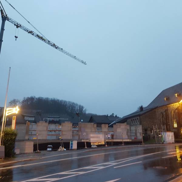 Auf einer Baustelle in Kürten-Biesfeld ist ein Arbeiter ums Leben gekommen.