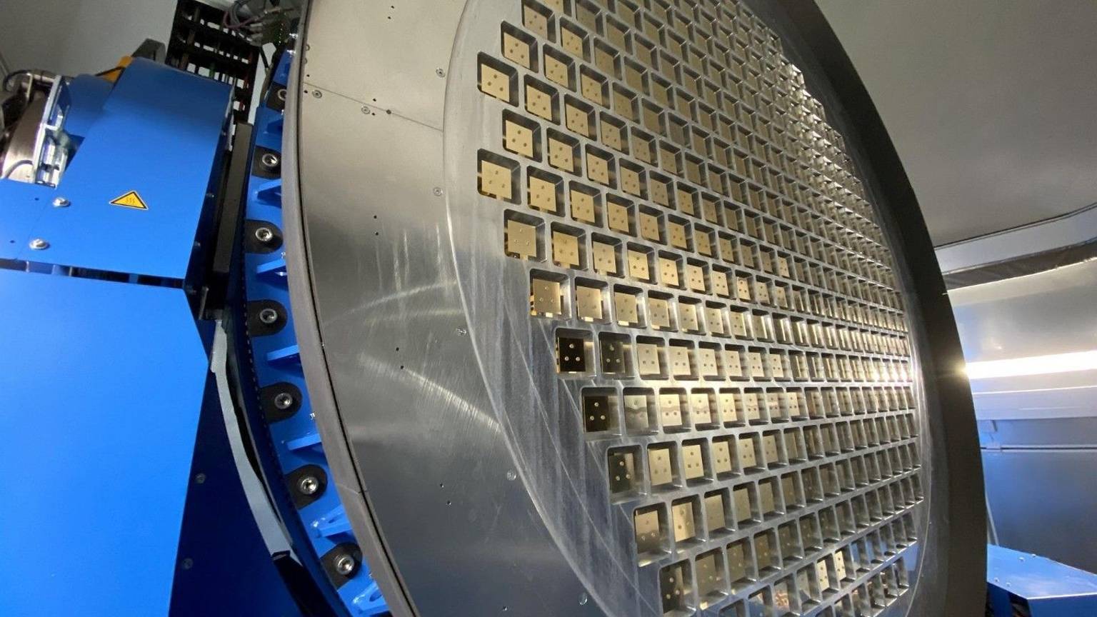 Vorderseite der in Wachtberg gebauten Radarantenne von GESTRA