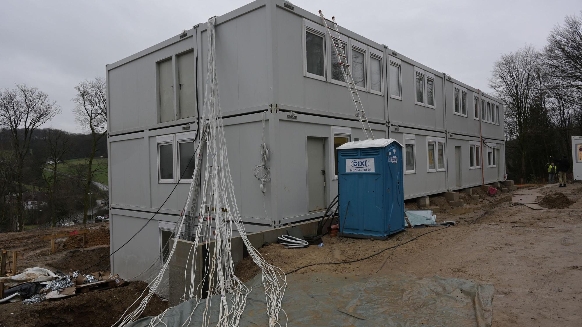 Das Foto zeigt Wohnmodule an der Jugendherberge in Kürten