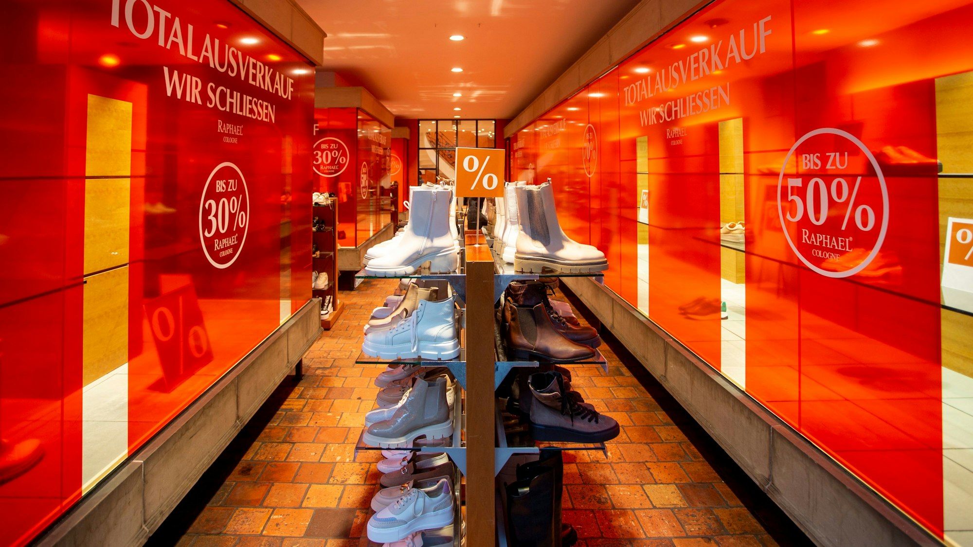 Die Regale leeren sich, es locken einige Schnäppchen.