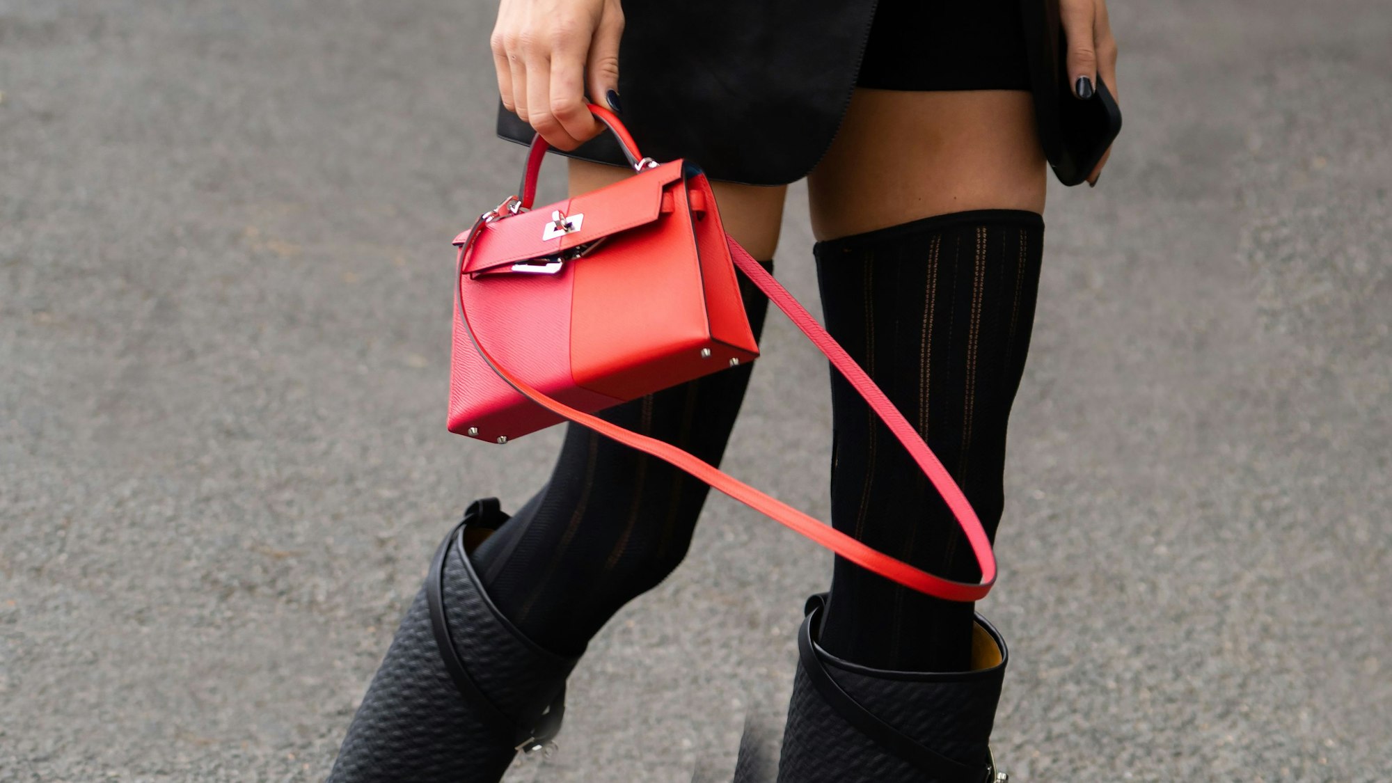 Weltberühmt und hochpreisig: Handtaschen des französischen Modehauses Hermès.
